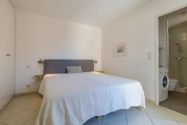 1 Bedroom Next To The Beach And Port Vauban Antibes France