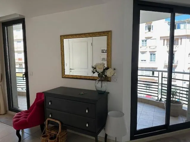 1 Bedroom Next To The Beach And Port Vauban Antibes 0*,  France