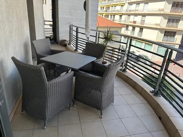 Apartment 1 Bedroom Next To The Beach And Port Vauban Antibes